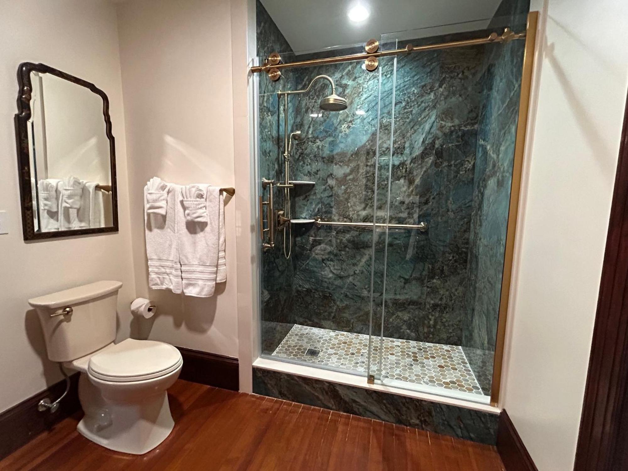 Double Room,1500403315:JPEG